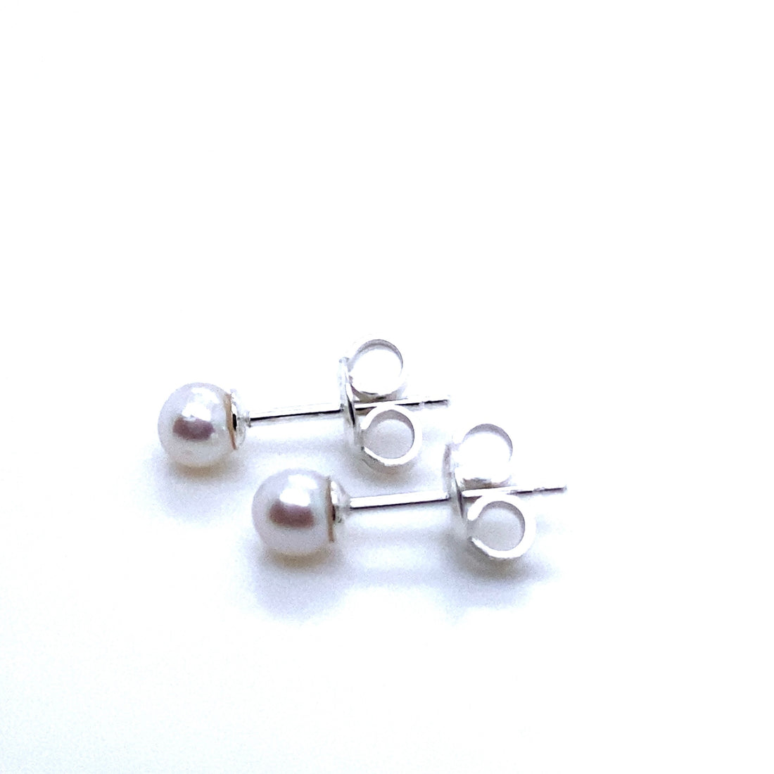 Pearl studs