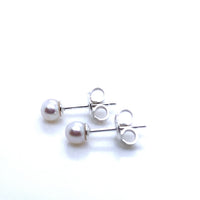 Pearl studs