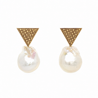 Triangle Motif Pearl Earrings - Yelow Gold