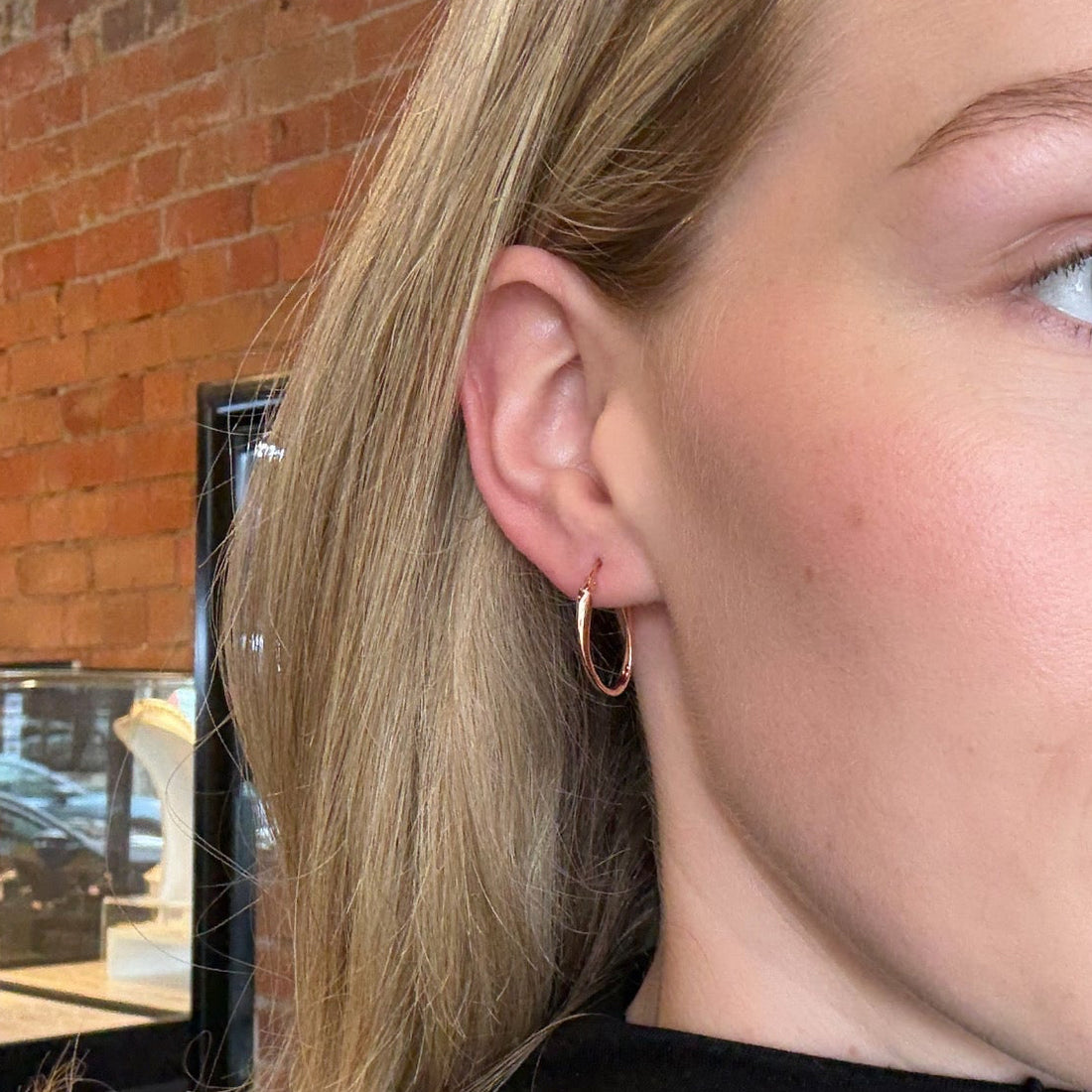 Orla Twisted Oval Hoop - Rose Gold