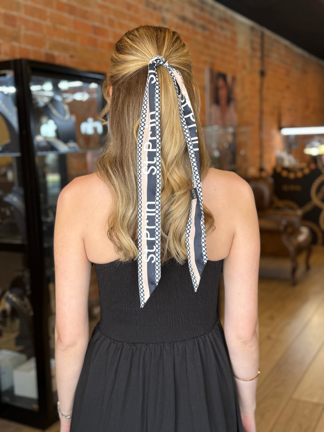 St Prin Scarf - Black