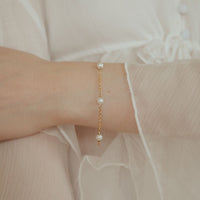 Hazel Pearl Bracelet