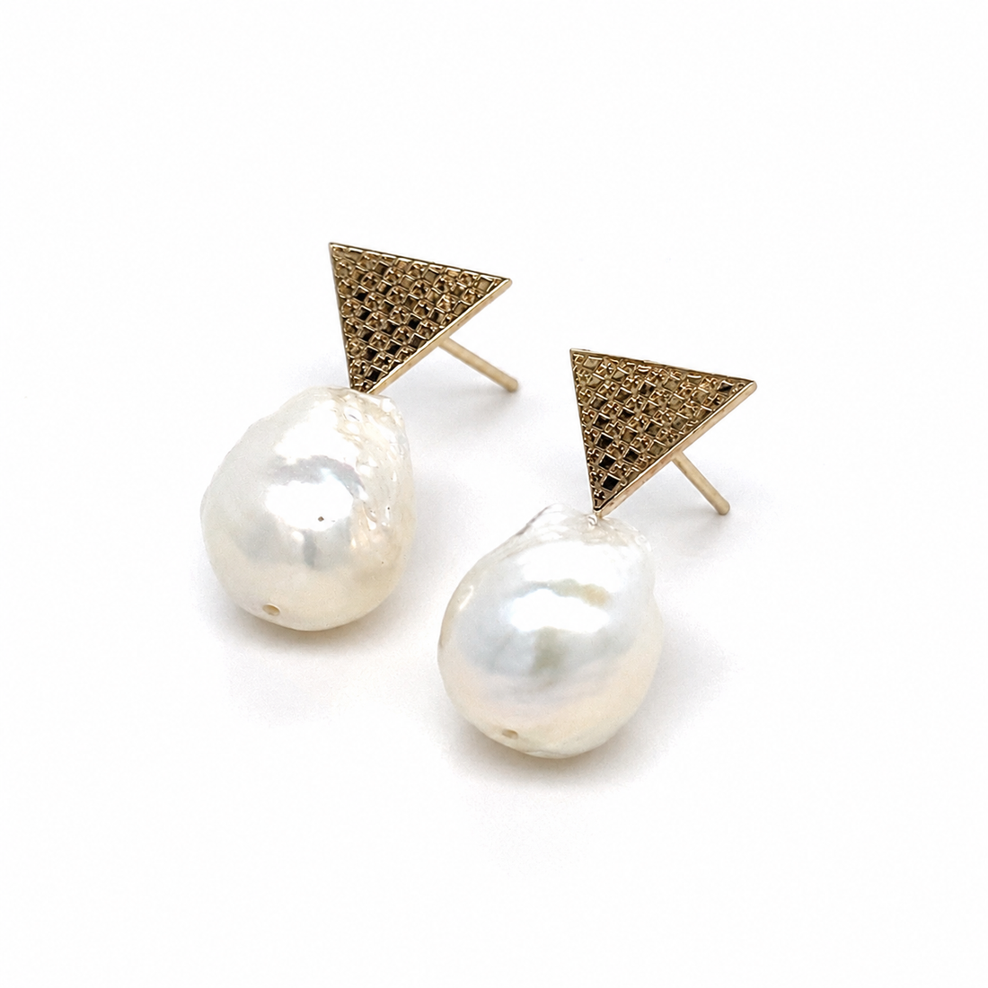 Triangle Motif Pearl Earrings - Yelow Gold