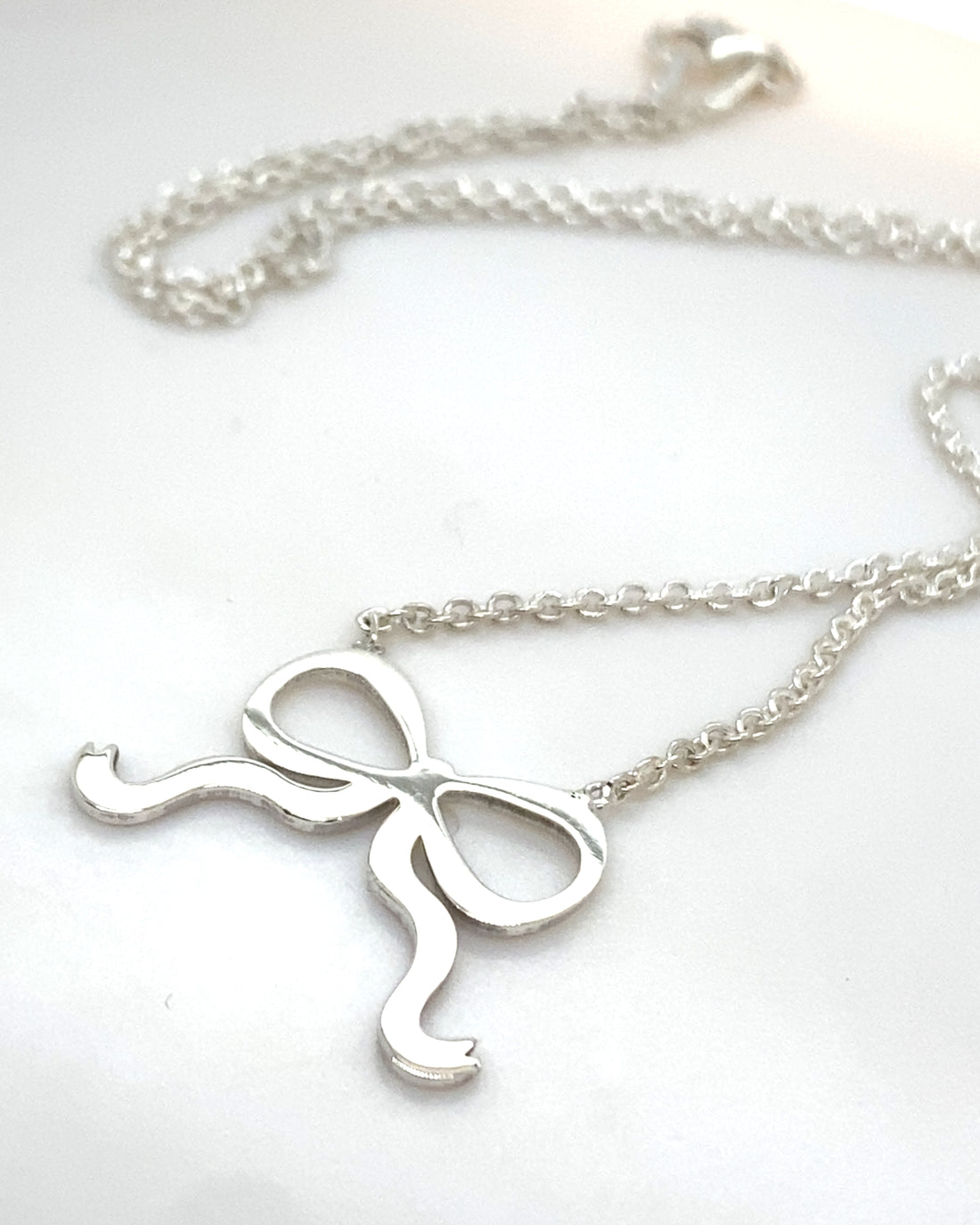 Bow Necklace