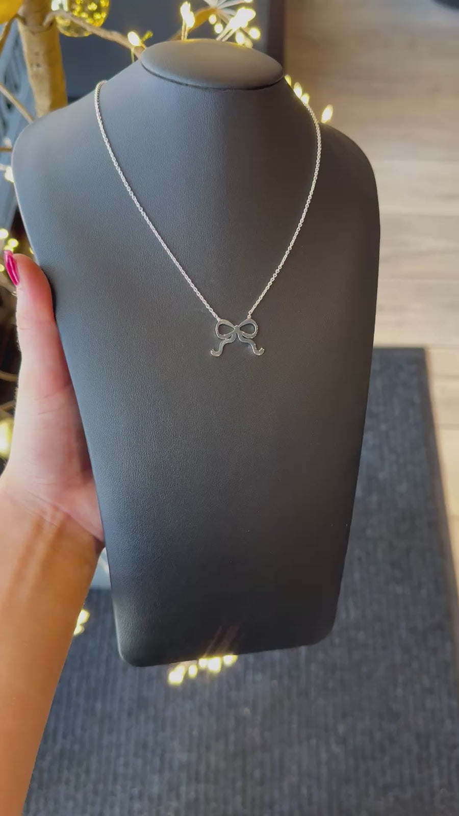 Bow Necklace